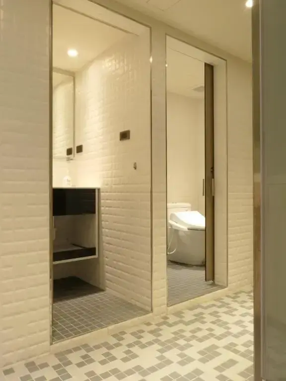 共用浴室單人間（無窗）